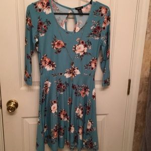 Floral dress with removable necklace Size M